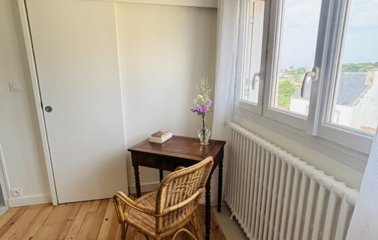 Espace bureau aménagée près de la lumière naturelle